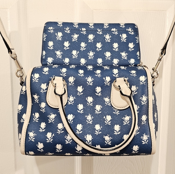 Coach EUC Badlands Blue and White Floral Crossbody Set With Matching Wallet - Picture 2 of 16